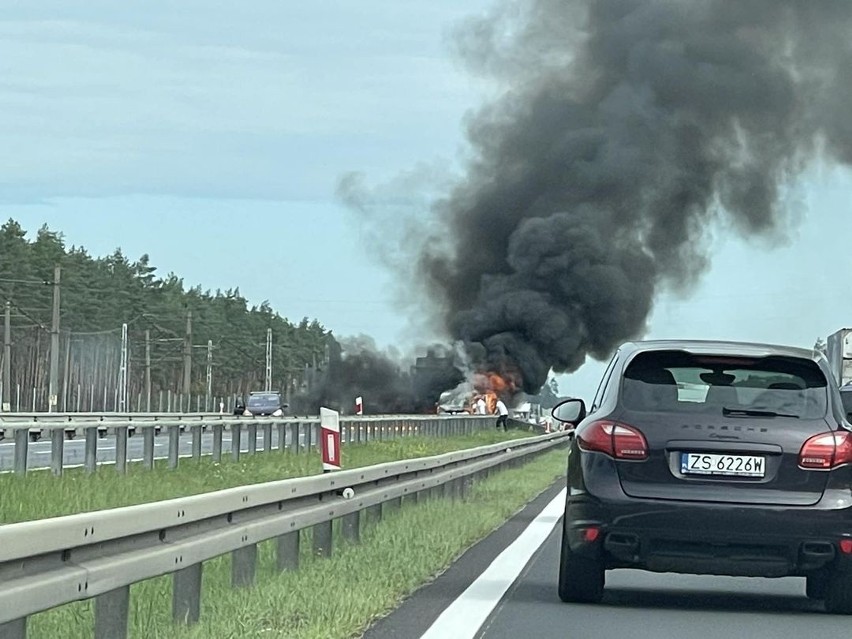Pożar samochodu na S3 w kierunku Szczecina na wysokości...