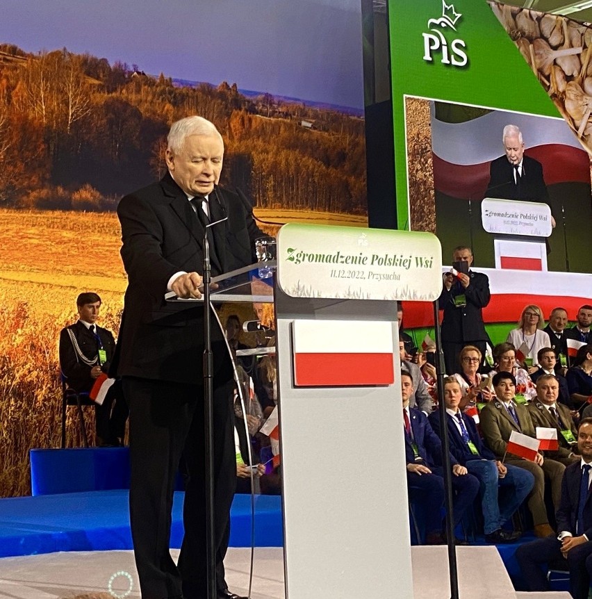 Jarosław Kaczyński, premier Mateusz Morawiecki i politycy Prawa i Sprawiedliwości w Przysusze. Atak zimy opóźnił szczyt. Zapis transmisji