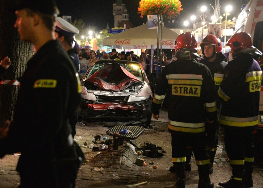 Samochód wjechał w ludzi na Monciaku. 22 osoby w szpitalu [ZDJĘCIA, WIDEO]