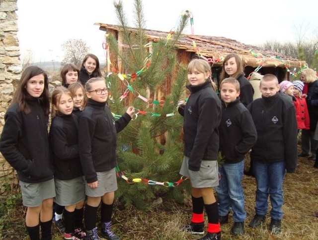 Gromada zuchowa ze szkoły w Bukowie często odwiedza Ostoję Dworską.