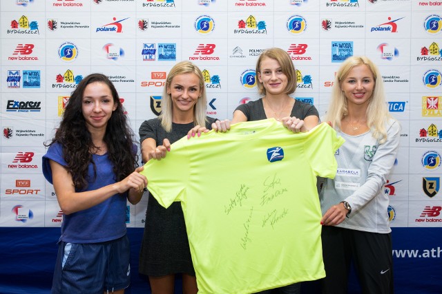 Karolina Kołeczek, Sofia Ennaoui, Justyna Święty-Ersetic i Patrycja Wyciszkiewicz na poniedziałkowej konferencji przed wtorkowym mityngiem na Zawiszy.