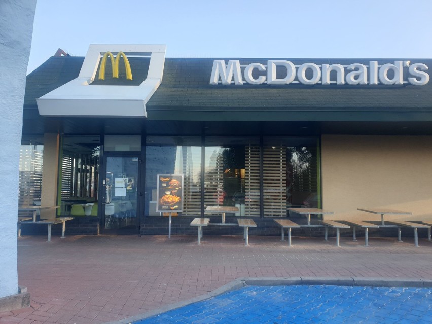 McDonald's w Pabianicach a kwarantanna. Restauracja obsługuje klientów w systemie mcdrive