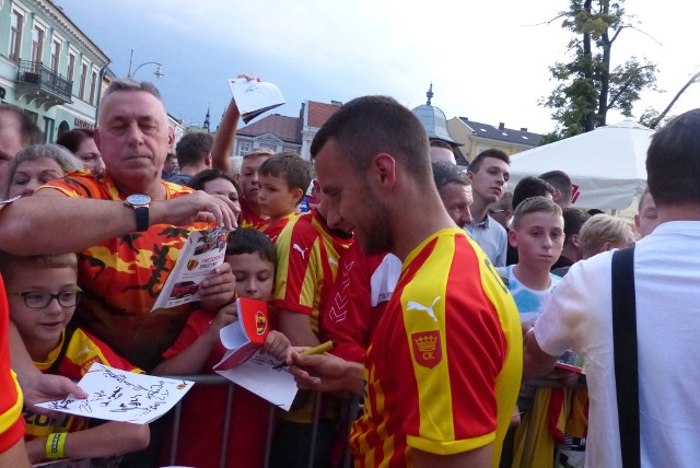 Marcin Cebula w czasie prezentacji był oblegany przez łowców autografów.