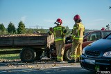 Wypadek w Siedleszczanach. Samochód uderzył w tył przyczepy z ziemniakami (ZDJĘCIA)