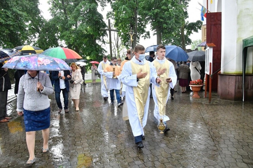 Niewodnica Kościelna. Na uroczystości odpustowe ku czci św....