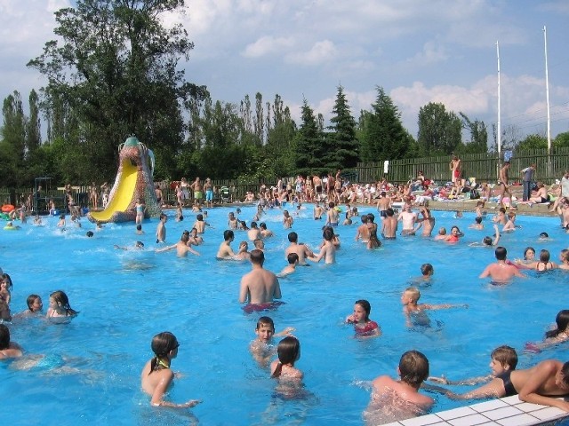 W Kostrzynie działa jeden basen, nie jest kryty, działa tylko w lecie. Nie nadaje się do pływania, a tym bardziej do zajęć rehabilitacyjnych (Archiwum WOPR Kostrzyn)