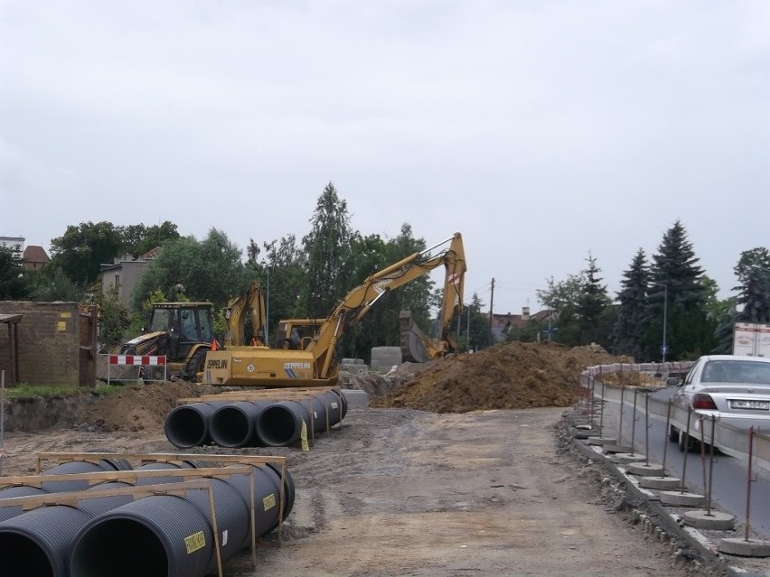 Wrocław: Na remontowanej Mińskiej układają kanalizację deszczową (ZDJĘCIA)