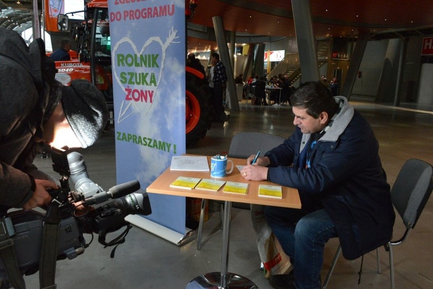 „Rolnik szuka żony” na targach Horti - Tech w Kielcach przyciągał uwagę panów i... mam 