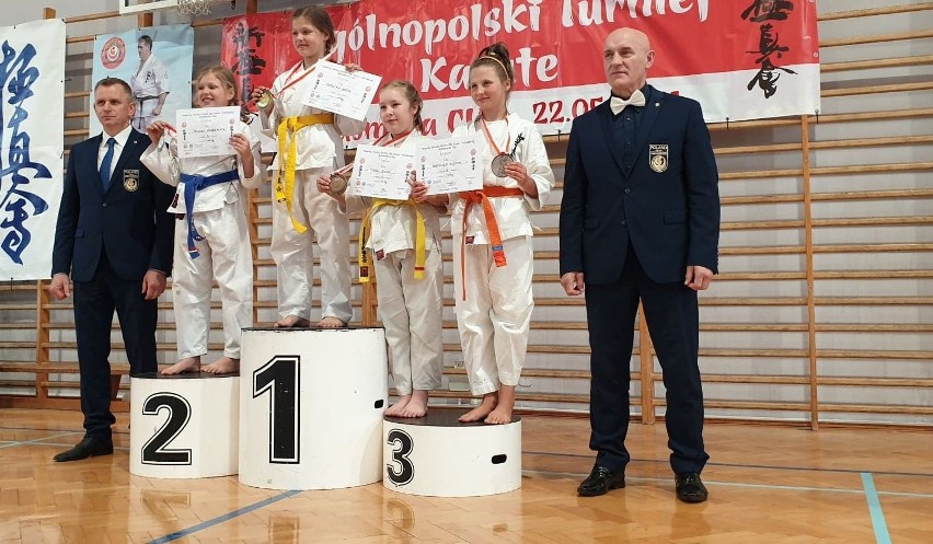 Sosnowiecki Klub Karate odniósł zwycięstwa w Sadomierzu. Zawodnicy zdobyli kolejne medale