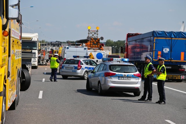 Karambol na autostradowej obwodnicy Wrocławia i duże korki. Zdjęcie ilustracyjne