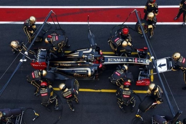 Testy Formuły 1 w Barcelonie – Heidfeld ćwiczył pit stopy