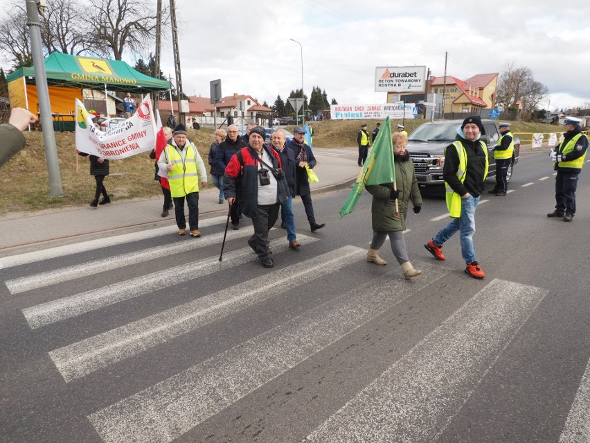 Na piątkowym proteście mieszkańców w Kretominie pojawiło się...