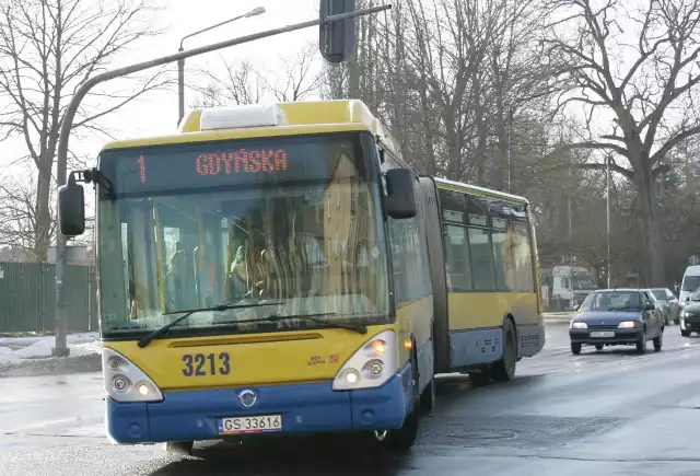 Aby dziecko mogło skorzystać ze zniżek w autobusach, musi pokazać legitymację szkolną. Uczniowie i studenci z zagranicy muszą wylegitymować się kartą Euro26 lub ISIC.