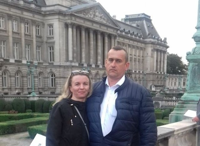 Agnieszka i Mirosław Kuzka przed Pałacem Królewskim w Brukseli.
