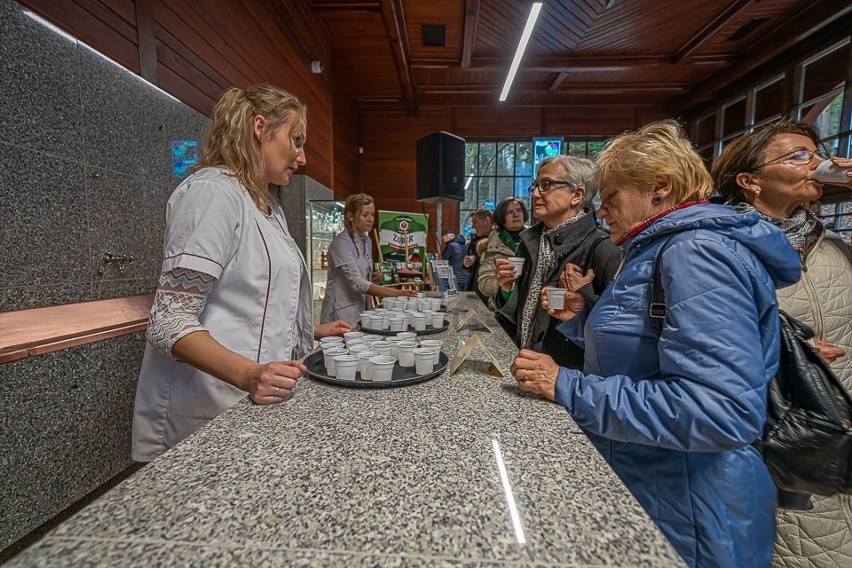 Wody lecznicze cieszą się dużą popularnością głównie wśród...