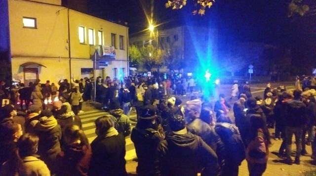 Protest na ulicach Szydłowca i pod biurem Prawa i Sprawiedliwości.