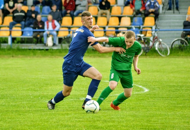 Retman Ulanów (na niebiesko) pokonał KS Jarocin