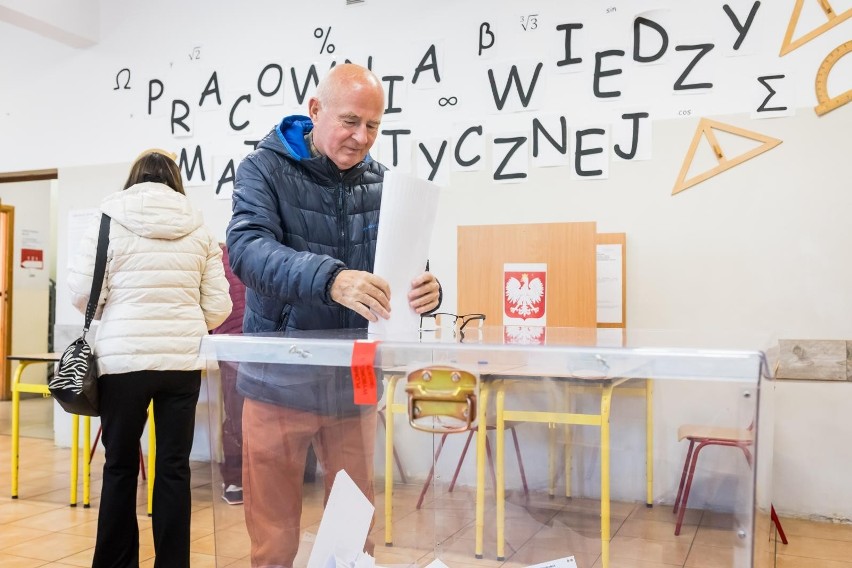 Wybory parlamentarne 2023 w Bydgoszczy. Oto zdjęcia z...