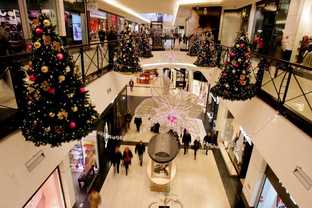 Wyprzedaże, świąteczne dekoracje, koncerty, jarmarki - to ma skusić klientów, by przyszli na zakupy do galerii handlowej