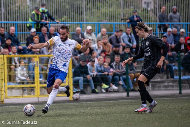 Michał Magnuski (z lewej) strzelił jedyną do tej pory bramkę dla Kluczevii w tym sezonie III ligi.