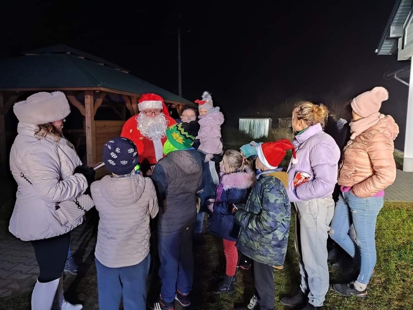 Niesamowite Mikołajki w gminie Ćmielów. Było mnóstwo zabawy, tańców i śpiewu. I oczywiście Święty Mikołaj