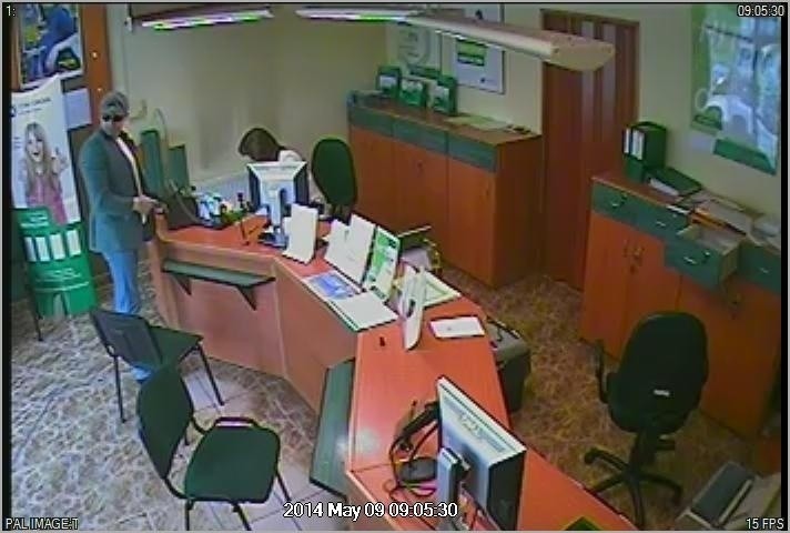 Napad na bank w Katowicach. Policja poszukuje sprawcy [ZDJĘCIA Z MONITORINGU]