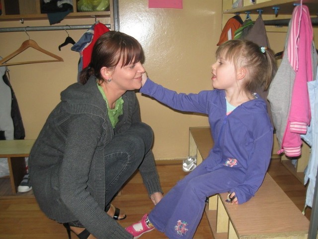 - Jestem bardzo zadowolona, że moja Julia chodzi do przedszkola - mówi Monika Ruszkiewicz.