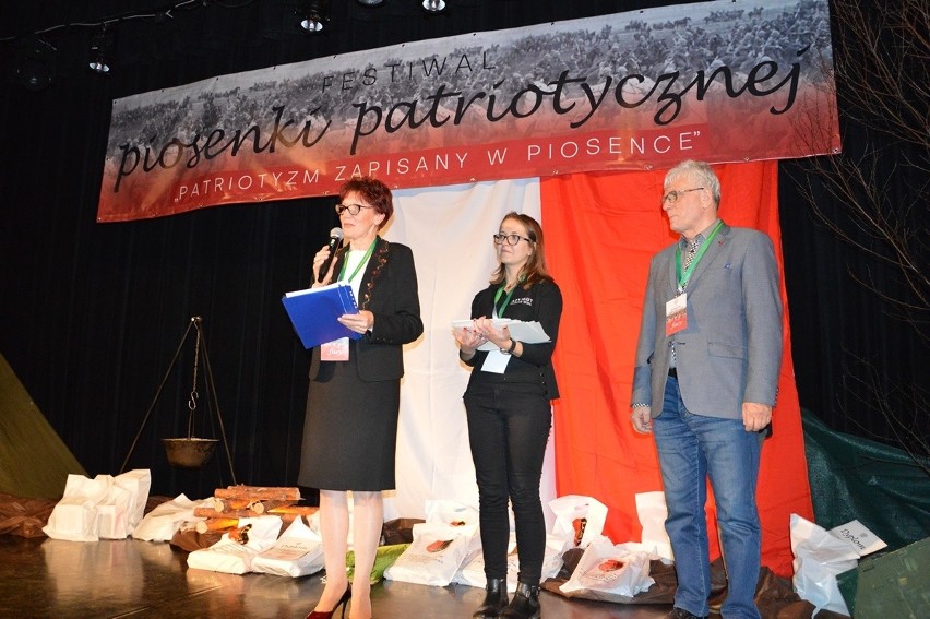 Pierwszy Festiwal „Patriotyzm zapisany w piosence” w Stalowej Woli z sukcesem (zdjęcia)