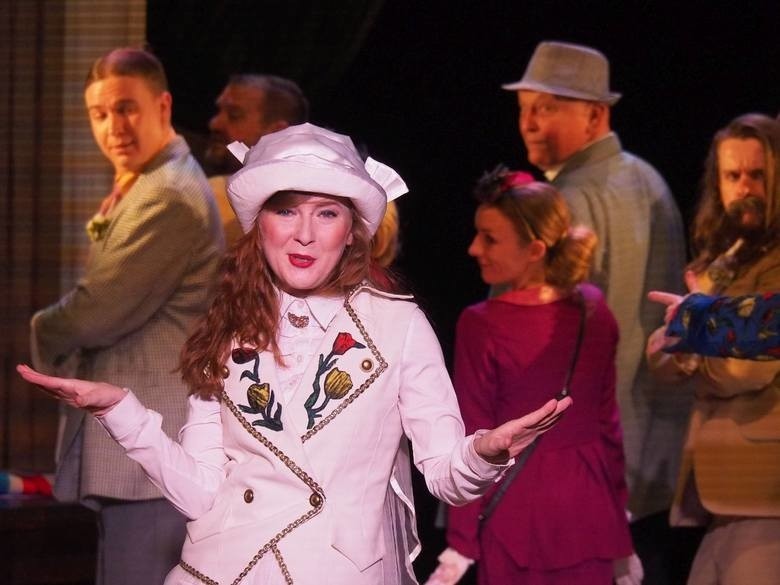 Łucja Grzeszczyk w spektaklu "Słomkowy kapelusz"