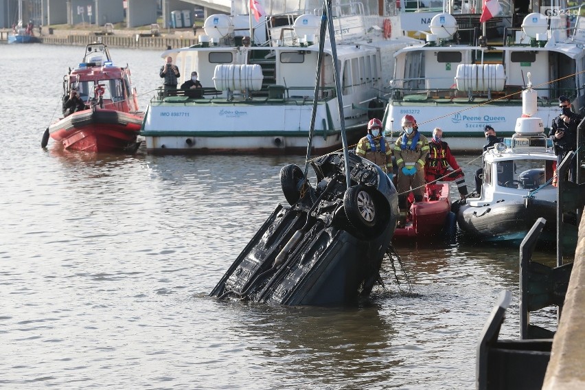 Szczecin. Samochód wpadł do Odry. Po tragicznym wypadku prokuratura chce wyjaśnić kilka wątpliwości - 23.10.2020