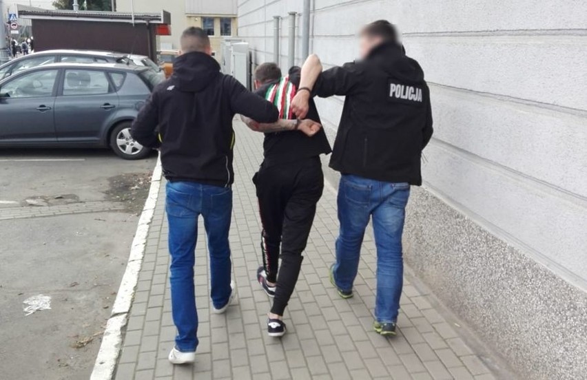 Gdańsk: 25-latek napadał i okradał kurierów. Jest już w rękach policji, grozi mu 10 lat więzienia