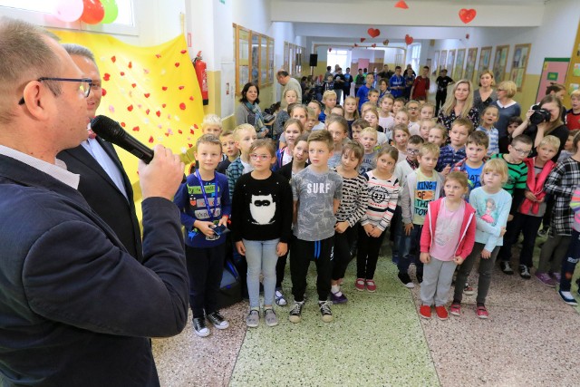 Na kandydatów do tytułu „Nauczyciel na medal” głosować można za pośrednictwem SMS-ów. Mogą to robić uczniowie, rodzice, dziadkowie