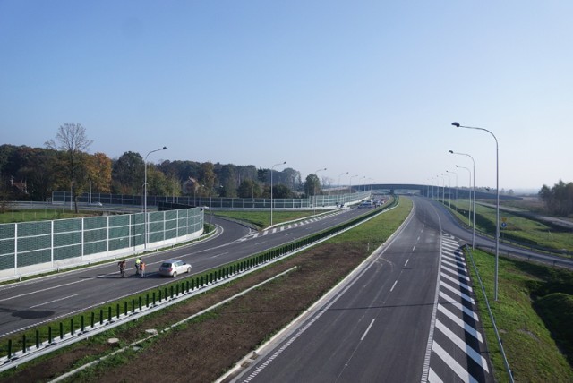 Blisko 40-kilometrowy odcinek autostrady A4 z Tarnowa do Dębicy oddano w 2014 roku. Wtedy zabrakło pieniędzy i czasu na to, aby wybudować w połowie dodatkowy zjazd - w kierunku Czarnej i Pilzna. Teraz wrócono do tego pomysłu
