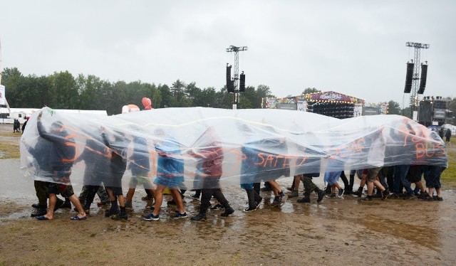 Na Przystanku Woodstock 2016 pada. Opady prognozowane są praktycznie przez cały pierwszy dzień festiwalu.