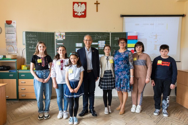 Ambasador Japonii na Ukrainie, Kuninori Matsuda odwiedził uczniów w Zespole Szkolno-Przedszkolnym nr 2 w Rzeszowie