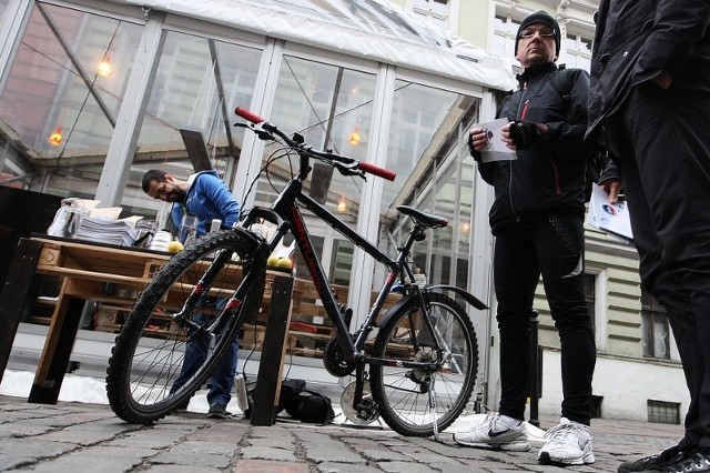 Akcja "Dziękujemy, że jeździsz rowerem... na deptaku" w Szczecinie