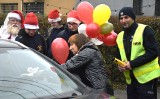 Mikołaj święta umilił kierowcom bez promili w Brzeszczach. Społeczna akcja promująca trzeźwość wśród kierowców. WIDEO