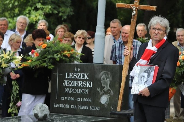 Jacek Bogusiak na pogrzebie Henryki Jezierskiej, żony Leszka Napoleona Jezierskiego