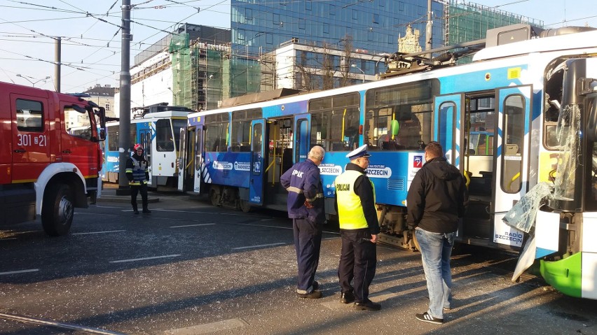 Poważny wypadek na Bramie Portowej. Jedenaście osób rannych