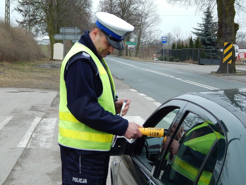 W Radziejowie pieszy po szczególnym nadzorem policjantów