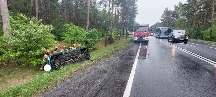 Auto dachowało na DK 10 w Emilianowie.