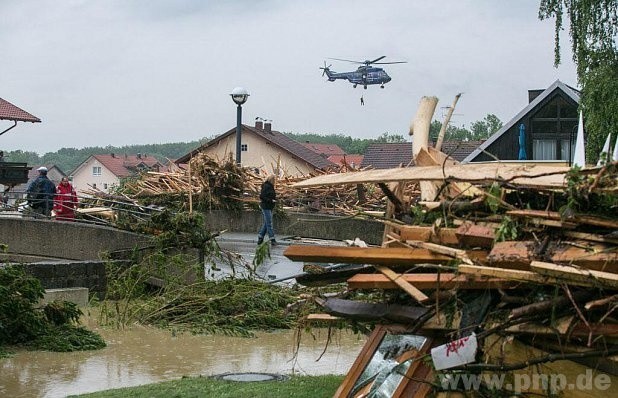 Powódź w Bawarii. Mieszkańcy ewakuowani są m.in. helikopterami