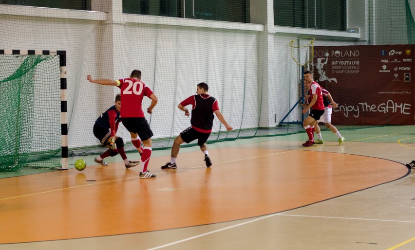 AKS Wzdół KrisMar wciąż liderem Kieleckiej Ligi Futsalu. Wygrał wszystkie mecze! [DUŻO ZDJĘĆ] 