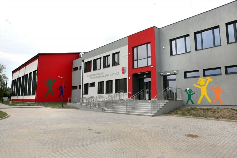 Szkoła za blisko 10 milionów stanęła w Woli Morawickiej. Starą trzeba wyburzyć pod budowę obwodnicy [ZDJĘCIA]