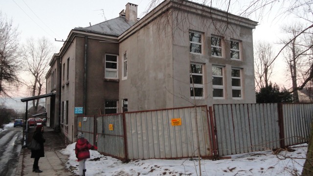 Remontowany i rozbudowywany ośrodek zdrowia w Zabierzowie