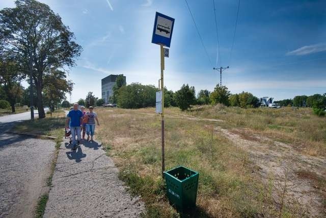 Przystanek autobusowy wygląda jakby był jeszcze z czasów PRL-u