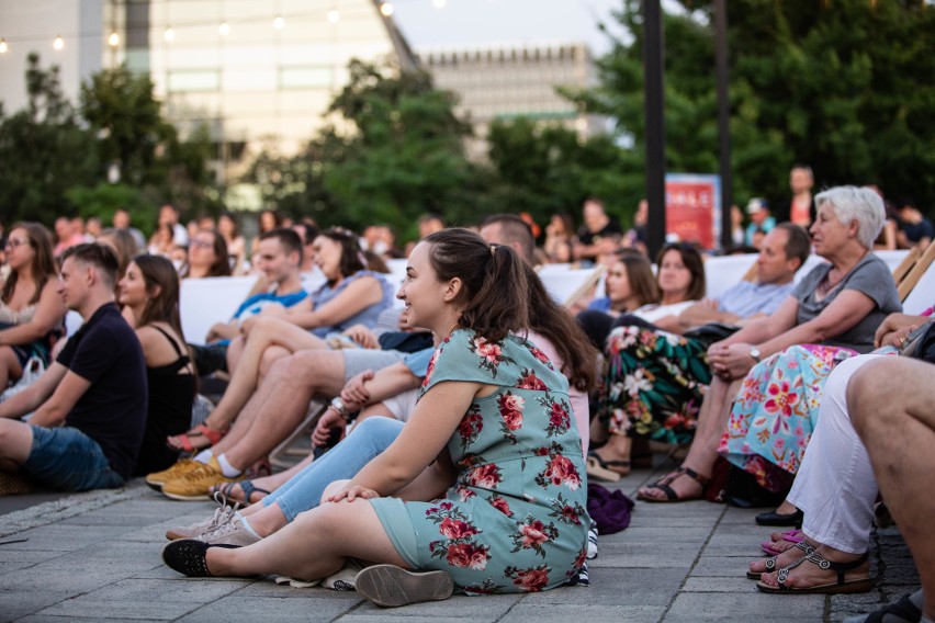 W weekend teatr plenerowy we Wrocławiu. Widownia na leżakach (ZDJĘCIA)