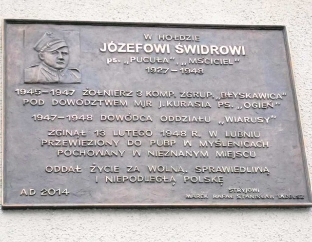 Józefa Świdra uczczono tablicą na budynku starostwa w Myślenicach