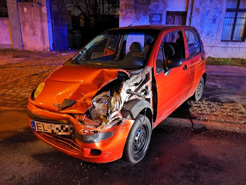 Pijany kierowca w matizie doprowadził do zderzenia czołowego na ul. Senatorskiej w Łodzi!  ZDJĘCIA