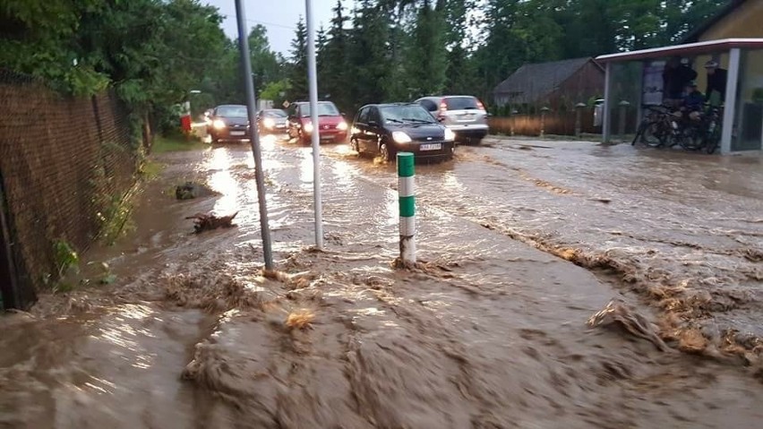 Potężna nawałnica przeszła w okolicach Krakowa. Zalane domy...